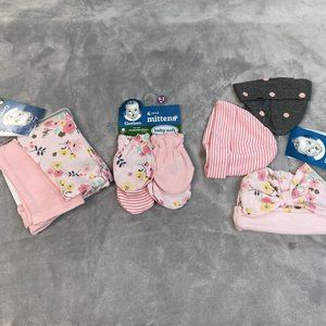 3 piece set 0 - 3 months Gerber babies mits, hats, bottoms